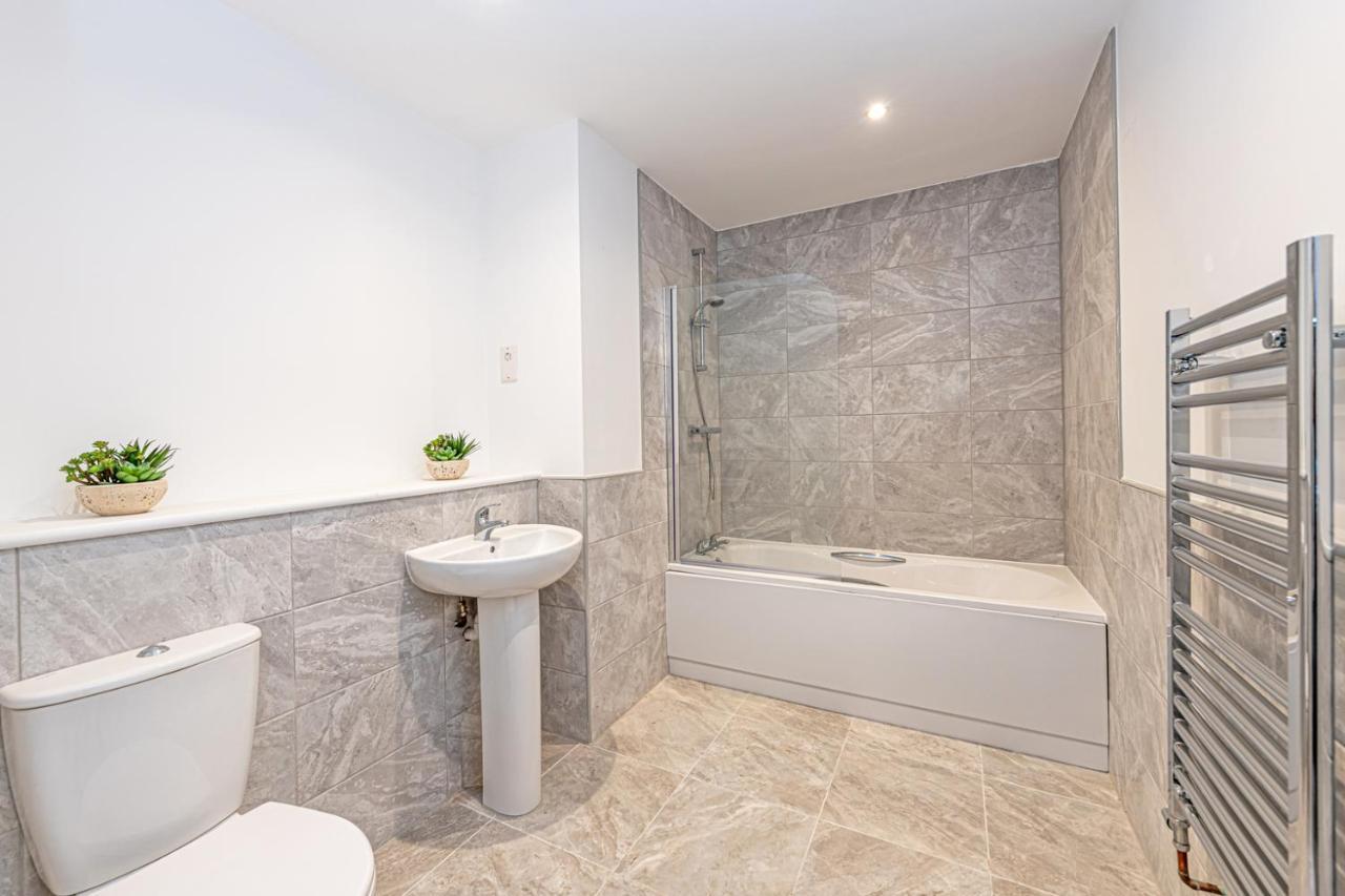 Gospel Heights Luxury Apartments With Parking Heswall Dış mekan fotoğraf