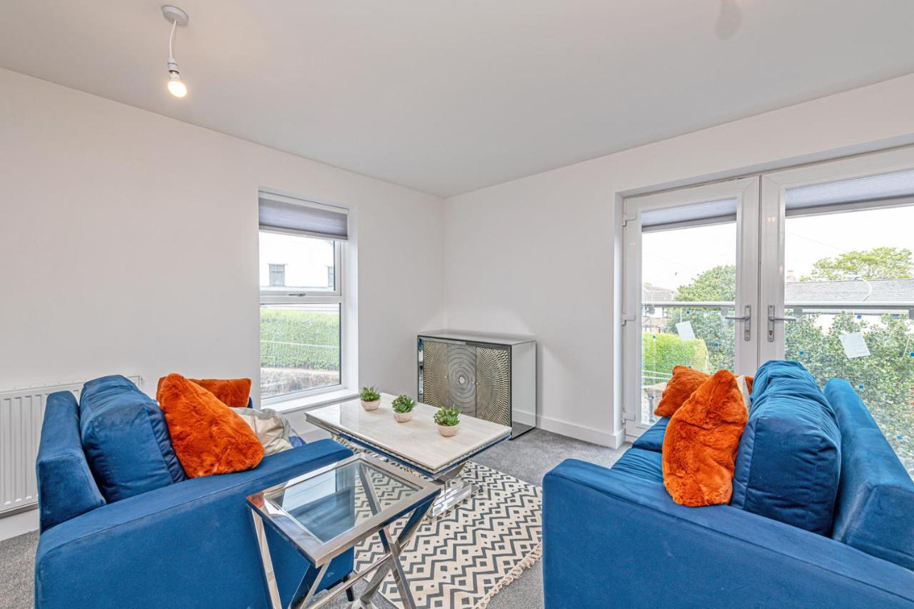 Gospel Heights Luxury Apartments With Parking Heswall Dış mekan fotoğraf